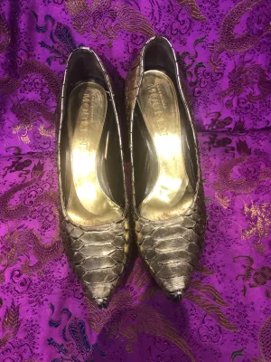 Alexander McQueen gold python effect leather heels size 39.5