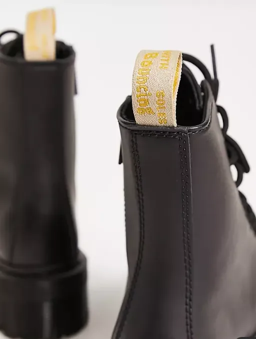 DR. MARTENS JADON BLACK VEGAN