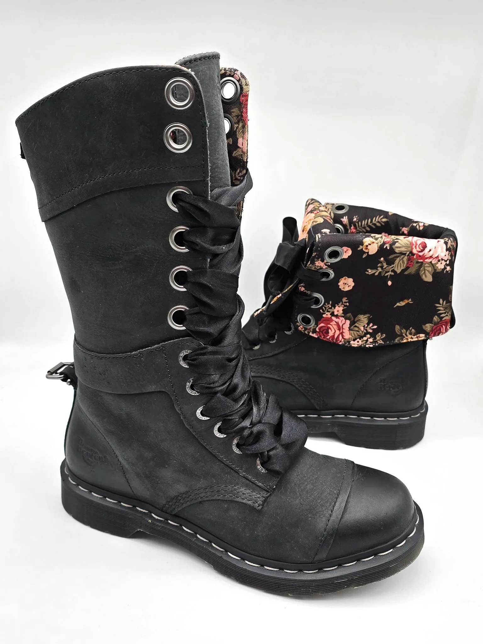 DR. MARTENS TRIUMPH BLACK FLORAL