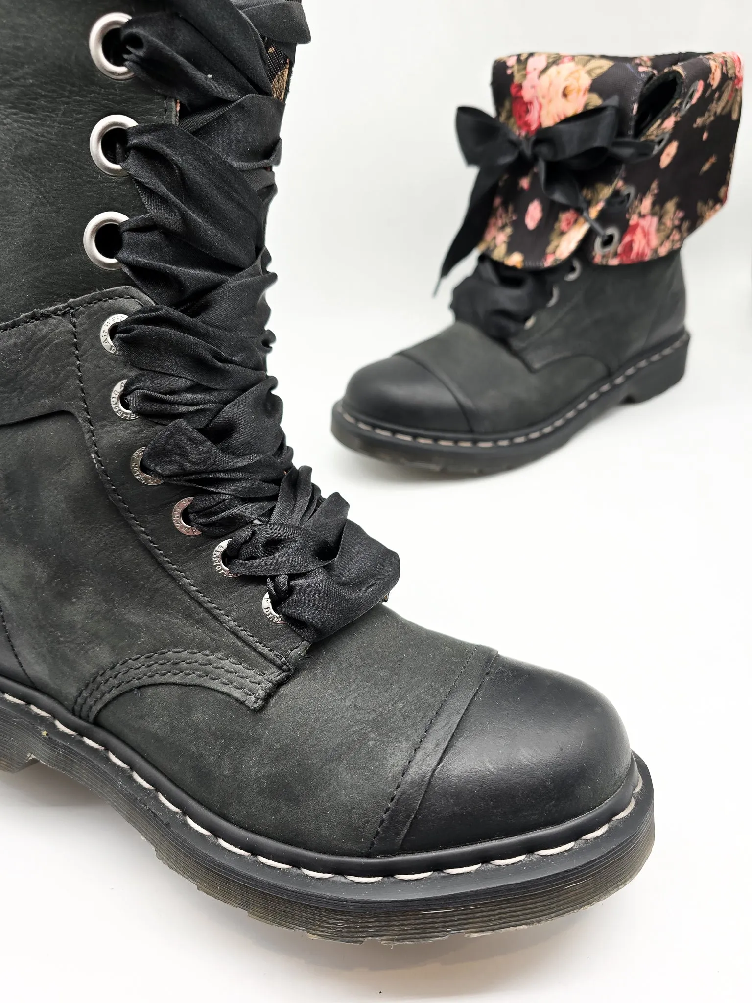 DR. MARTENS TRIUMPH BLACK FLORAL