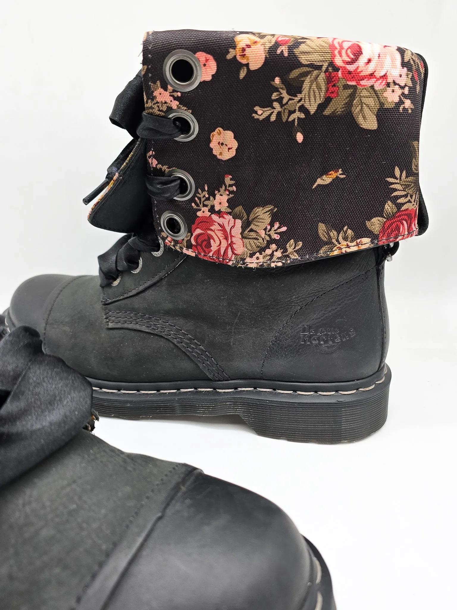 DR. MARTENS TRIUMPH BLACK FLORAL