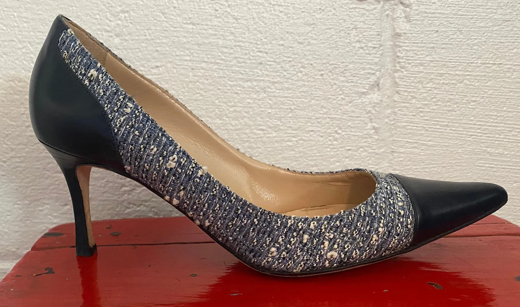 Manolo Blahnik Navy Blue Leather Tweed Fabric Pumps High Heels Capped Toe Sz 8.5